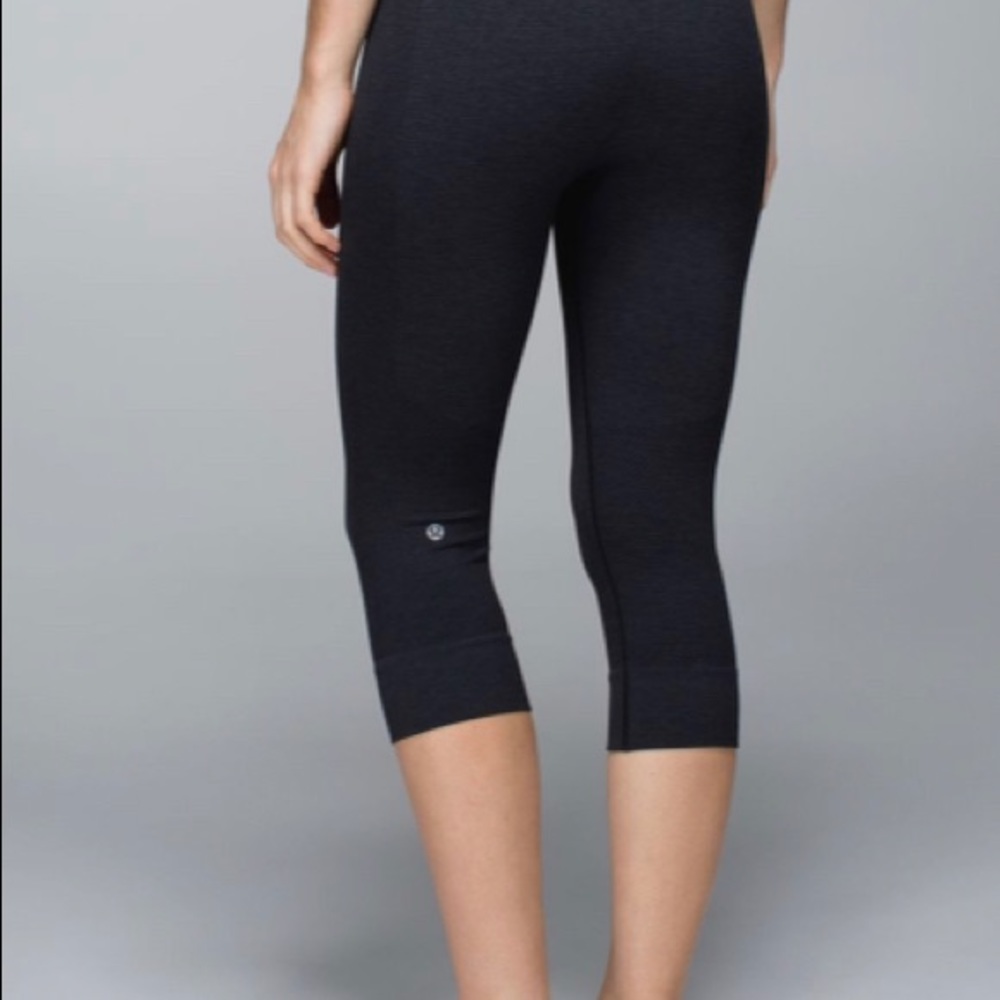 Lululemon Seamlessly Street Crop